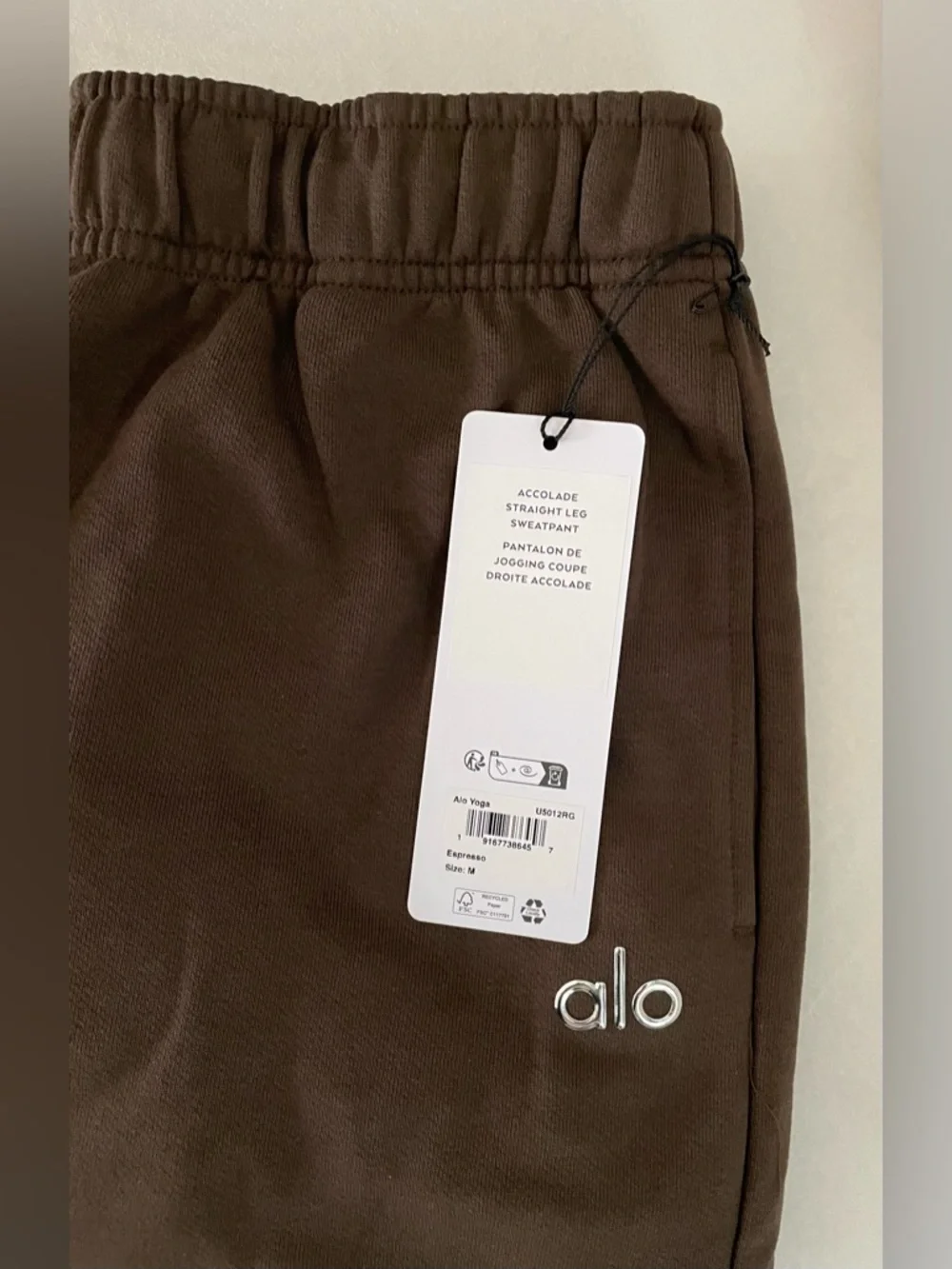 Alo Yoga NWT Accolade Straight Leg Sweatpants in Expresso Color Size M